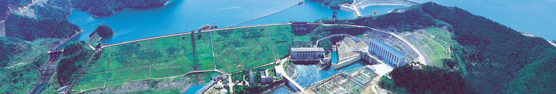 走進(jìn)江水
